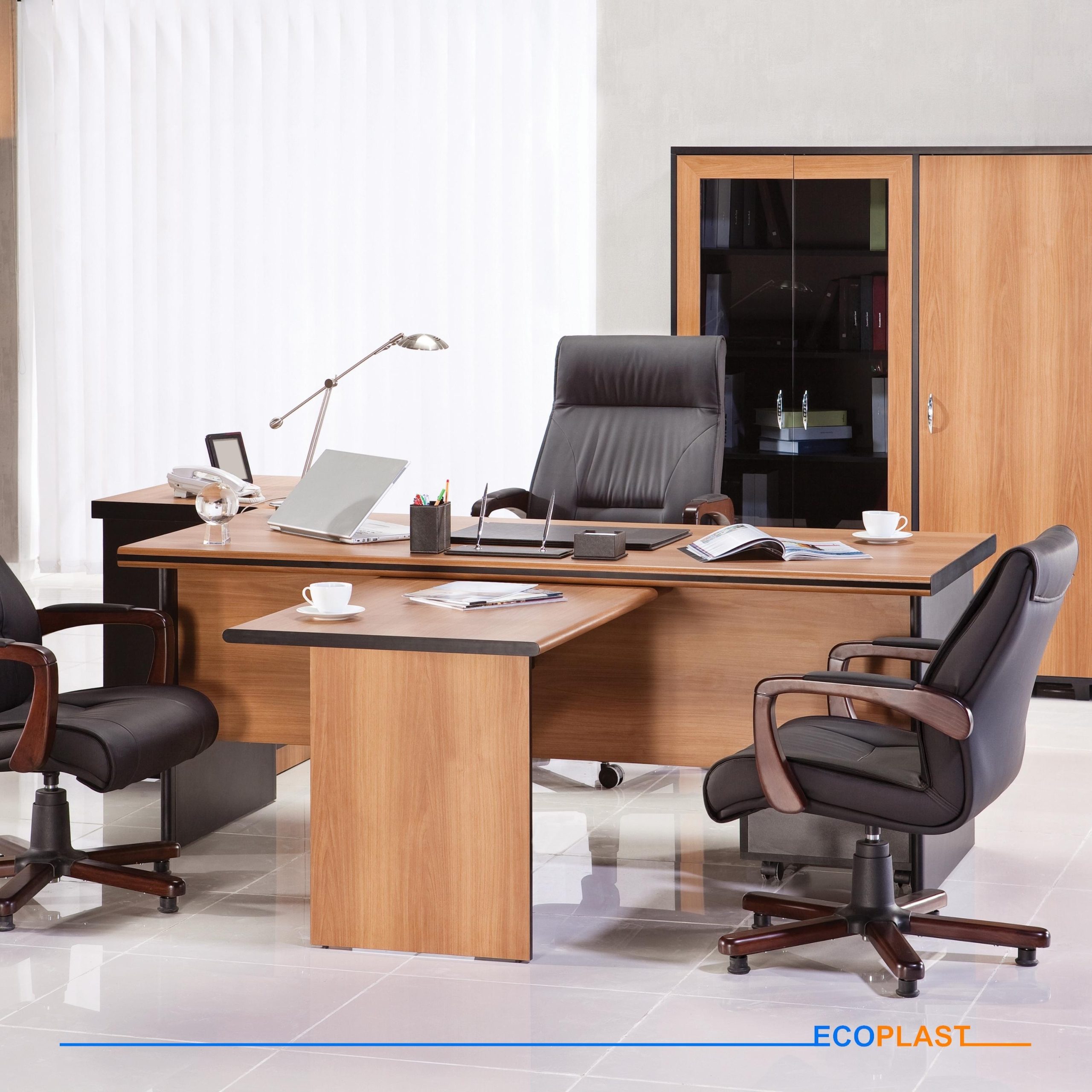 ban lam viec cho lanh dao scaled